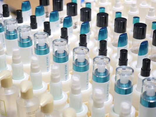 Linea di produzione di coperchiamento di riempimento cosmetica per materiale da otturazione della crema dell'acqua