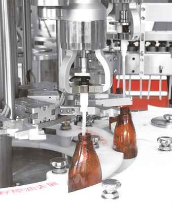 La pompa ricopre la tappatrice rotatoria