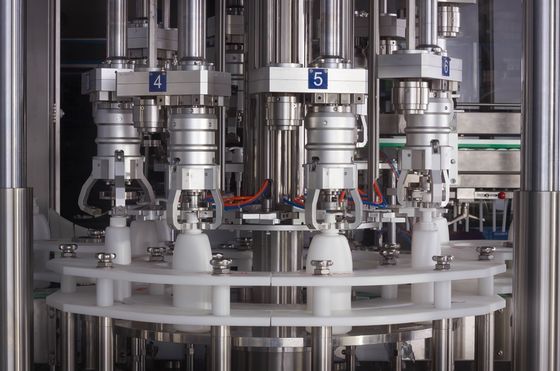 Bottiglie di massimo 2500/ore di multi teste che riempiono tappatrice