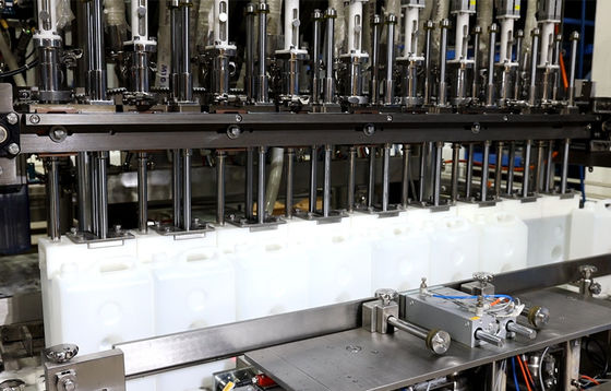 La macchina di rifornimento del flussometro di tre file per le lozioni dei reagenti farmaceutici screma
