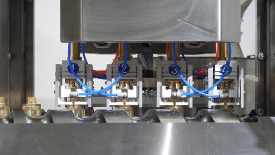 Tappatrice di riempimento crema dell'acqua del CE con elettrico guidato