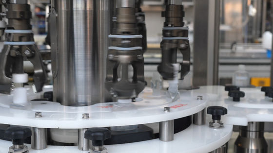 Linea di produzione di coperchiamento di riempimento cosmetica per materiale da otturazione della crema dell'acqua