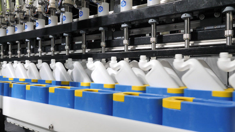 tappatrice della bottiglia 5000bph per l'acqua di disinfezione, linea del materiale da otturazione del liquido di pulizia della toilette, ricoprente ed avvitante in una